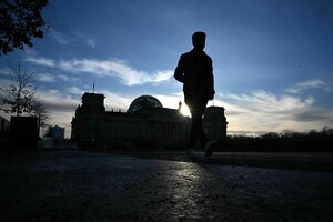 Das Reichstagsgebäude im Morgengrauen