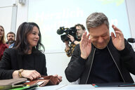 Annalena Baerbock und Robert habeck in einer Pressekonferenz.