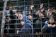 Fans von Arminia Bieldefeld auf der Stehtribüne