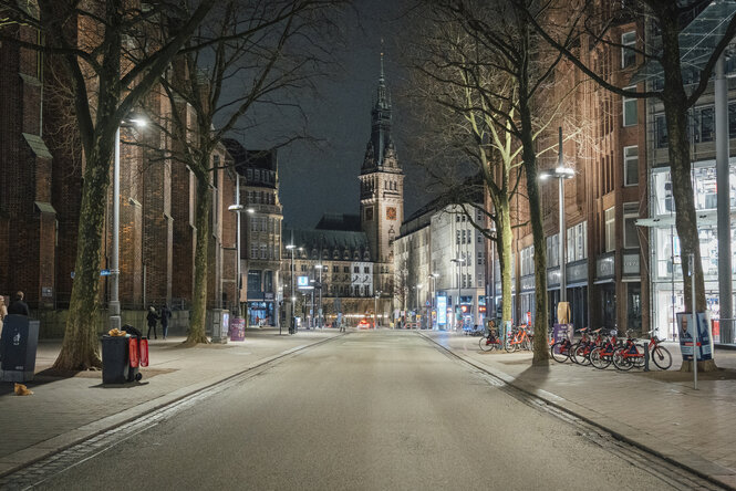 Die leere Mönckebergstraße in Hamburg.