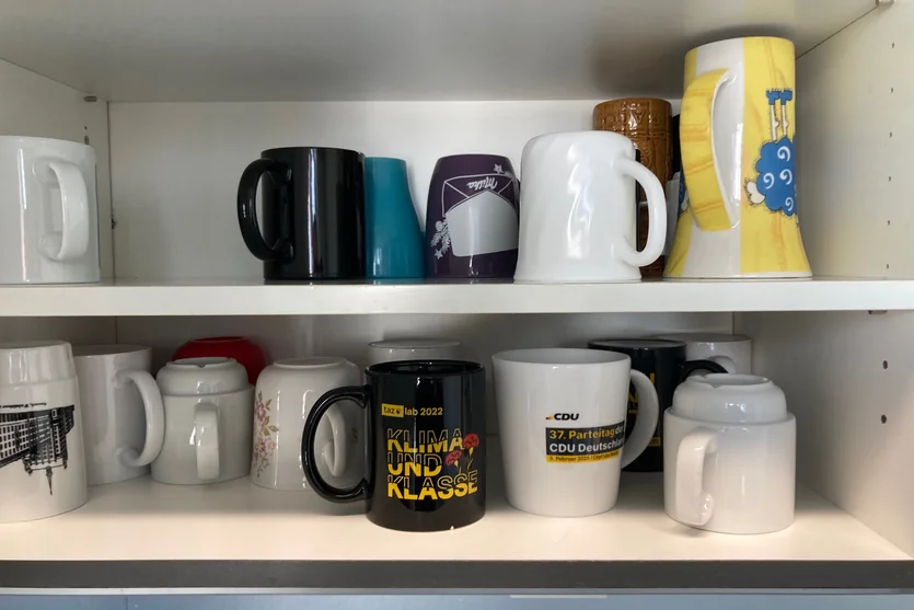 Alle Tassen im Schrank: Heraus zum Ersten Merz