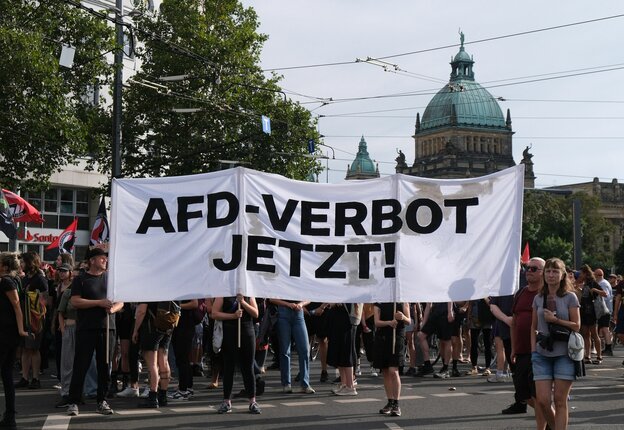 Demo gegen Rechts in Leipzig mit dem Banner 