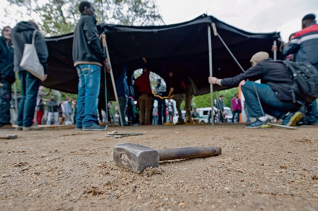 hammer auf dem sandboden