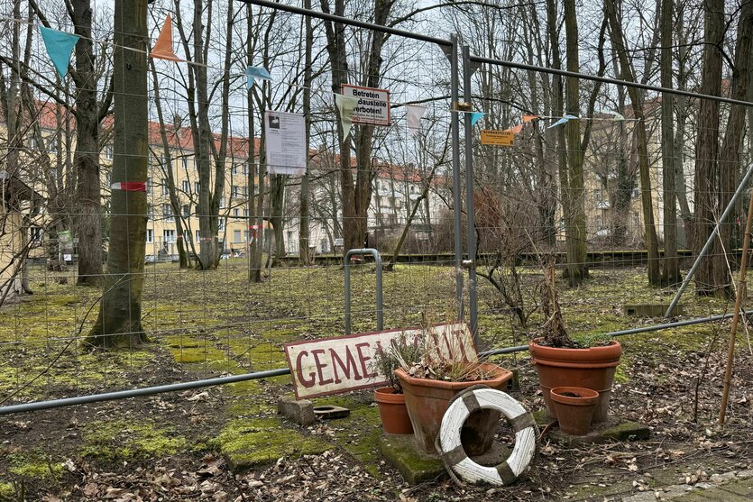 Eingezäunter Innenhof in der Ossietzkystraße