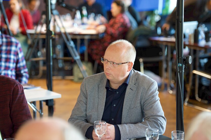 Stefan Seidler beim Landesparteitag des SSW