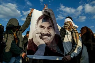 Ein Plakat mit dem Konterfei des PKK-Führers Abdullah Öcalan