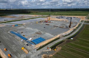 Blick auf die Baustelle der Northvolt Drei Gigafactory