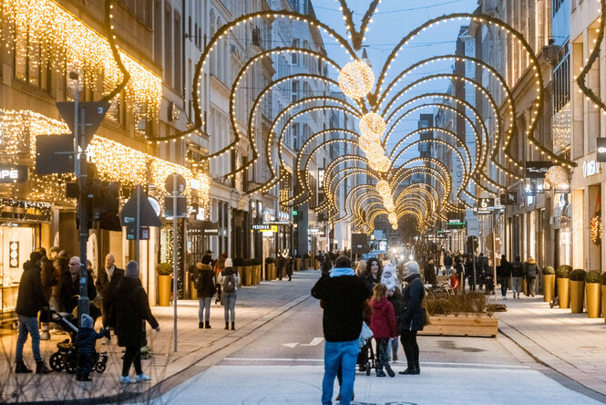 Der Neue Wall, prunkvoll mit Weihnachtsbeleuchtung