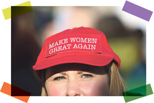 Eine Frau trägt eine rote Kappe mit der Aufschrift "Make women great again"