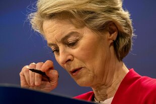 Da muss man nochmal nachrechnen. Von der Leyen wird auf der Pressekonferenz vor allem nach den Plänen zur Aufrüstung befragt