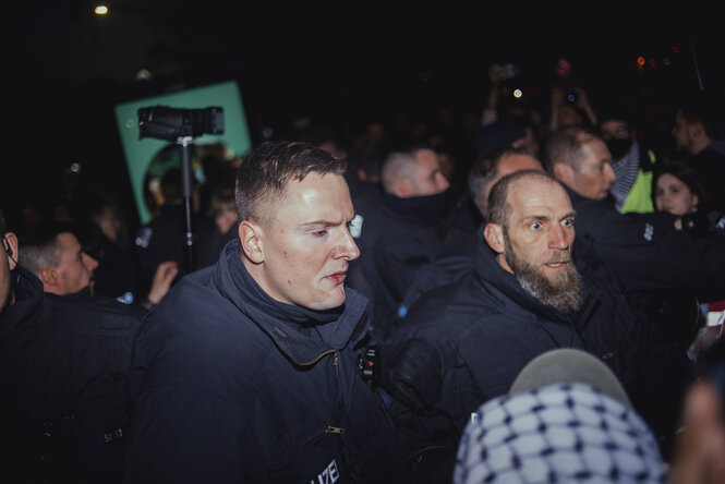 Polizisten auf der internationalistischen Demonstration am 8. März 2025 in Berlin