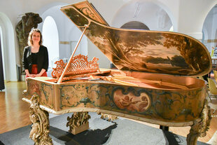 Barock verzierter Konzertflügel von Grotrian-Steinweg