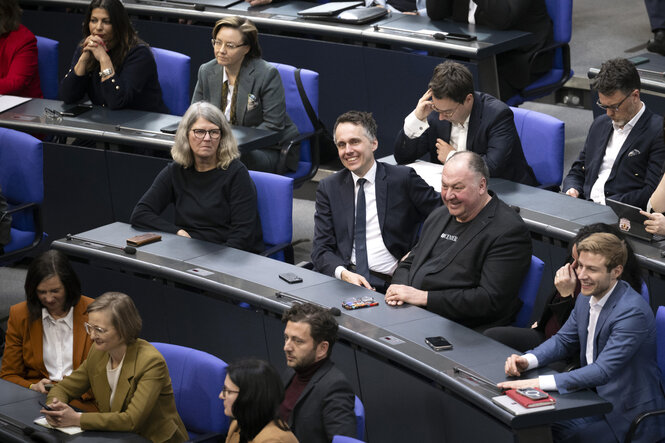 Blick in dne Bundestag, Grünen-fraktion mit Sven-Christian Kindler.