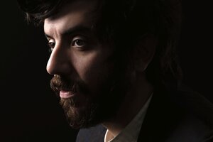 Portraitfoto von Kaveh Akbar