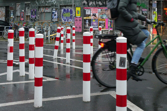 Poller in Neukölln sorgen für weniger Durchgangsverkehr von Autos