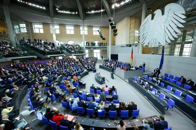 Bundestagspräsidentin Bärbel Bas (SPD) eröffnet die 213. Plenarsitzung der 20. Legislaturperiode im Deutschen Bundestag