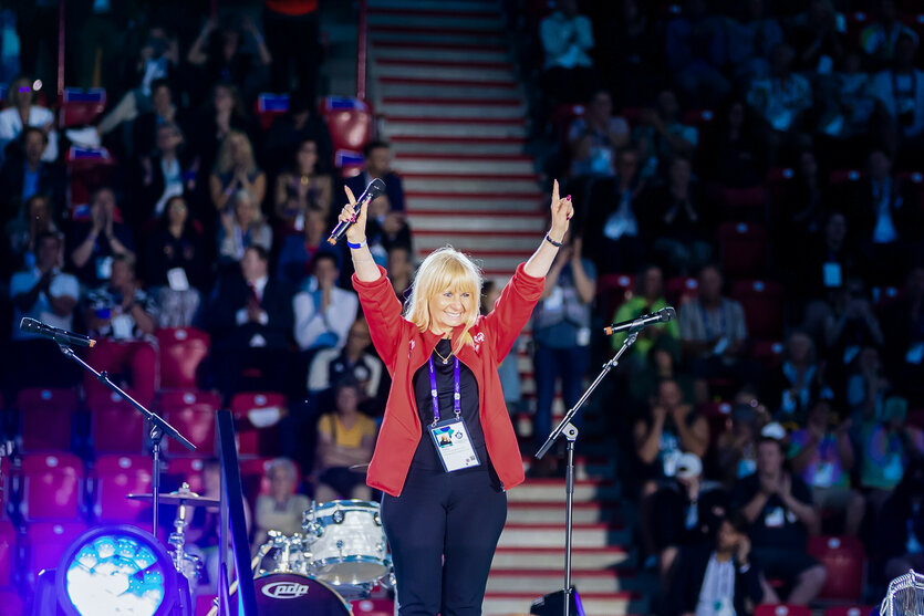 Iris Spranger (SPD), Berliner Senatorin für Inneres, Sport und Digitalisierung, erklärt bei der Eröffnungsfeier der Special Olympics Nationalen Spiele 2022 im Stadion An der Alten Försterei die Spiele für eröffnet.