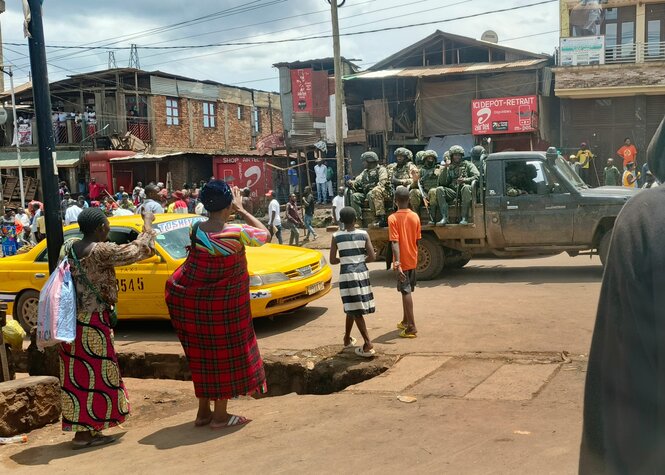 M23-Rebellen patrouillieren im Zentrum von Bukavu, der zweitgrößten Stadt Ostkongos