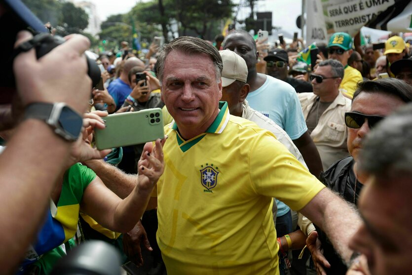 Jair Bolsonaro am Sonntag in Rio de Janeiro inmitten seiner Anhänger