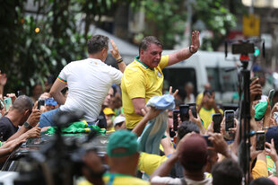 Jair Bolsonaro im gelben T-Shirt bei einer rechten Demo