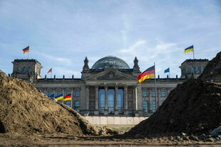 Vor dem Reichstagsgebäude ist eine Baustelle