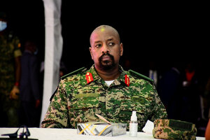 General Muhoozi Kainerugaba, der Sohn von Ugandas Prasident Yoweri Museveni, sprach als erster über die Militärintervention im Nachbarland