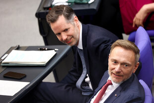 Christian Dürr und Christian Lindner im Bundestag auf ihren Plätzen