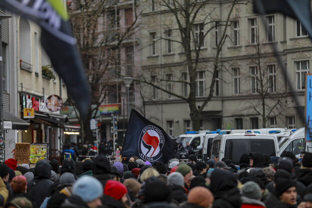 Hunderte Antifas beim Stören des Naziaufmarschs am 14.12.2024.