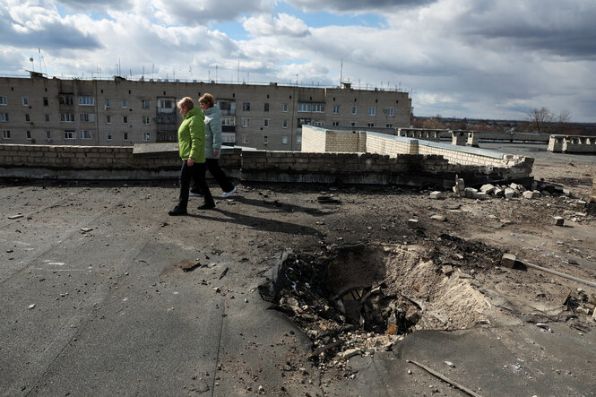 Ein Krater im Beton