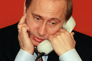 Wladimir Putin am Telefonhörer