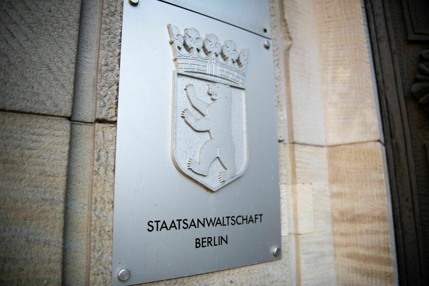 Ein Messingschild, auf dem "Staatsanwaltschaft" steht