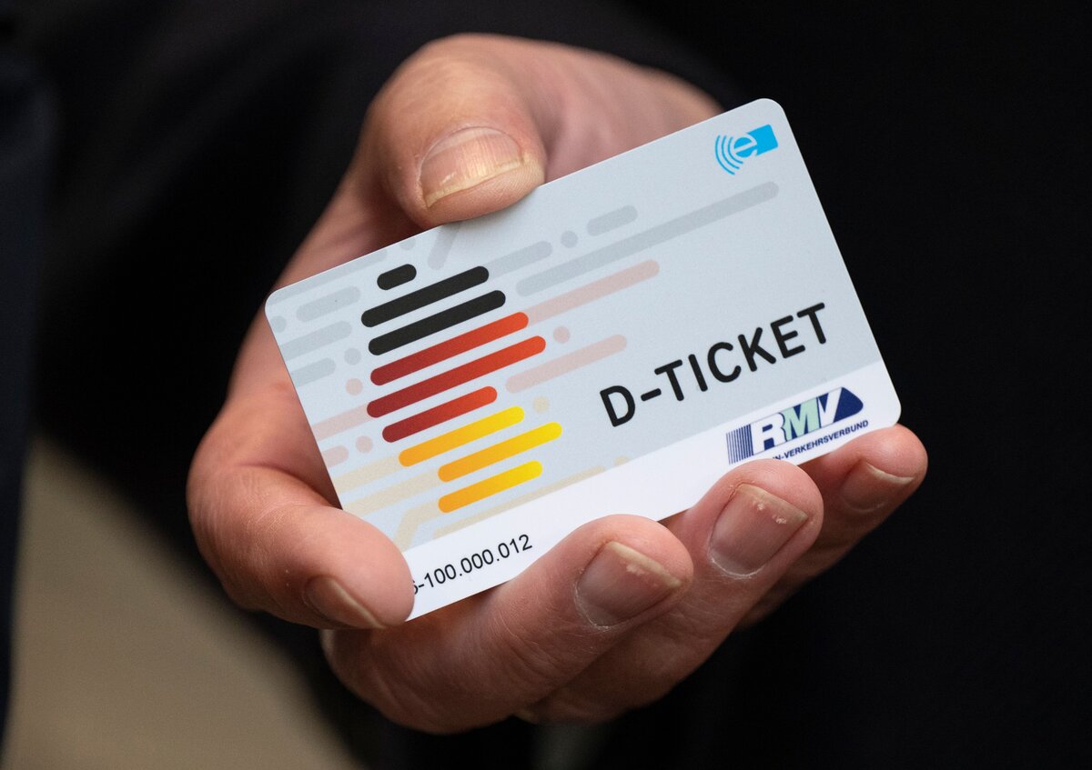 Koalitionsverhandlungen im Bund: Volker Wissing wirbt für den Erhalt des Deutschlandtickets