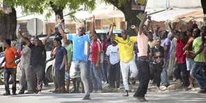 Protestierende Oppositionsanhänger in Sansibar.