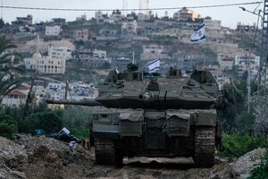 Israelische Panzer rücken in die palästinensische Stadt Dschenin im besetzten Westjordanland ein