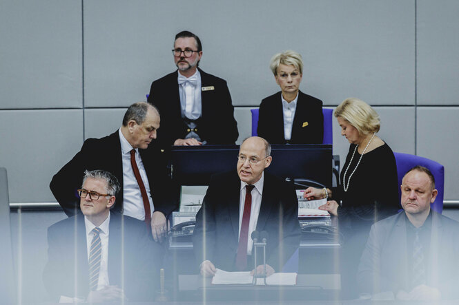 Gregor Gysi bei seiner Rede im Bundestag.