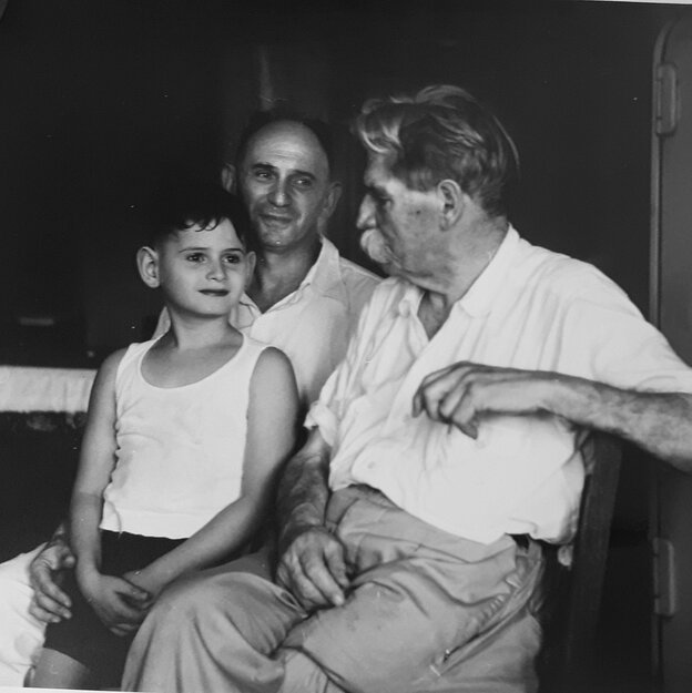 Albert Schweitzer mit Ladislas Goldschmid und dessen Sohn