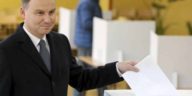 Polens Präsident Andrzej Duda bei der Stimmabgabe am vergangenen Sonntag.