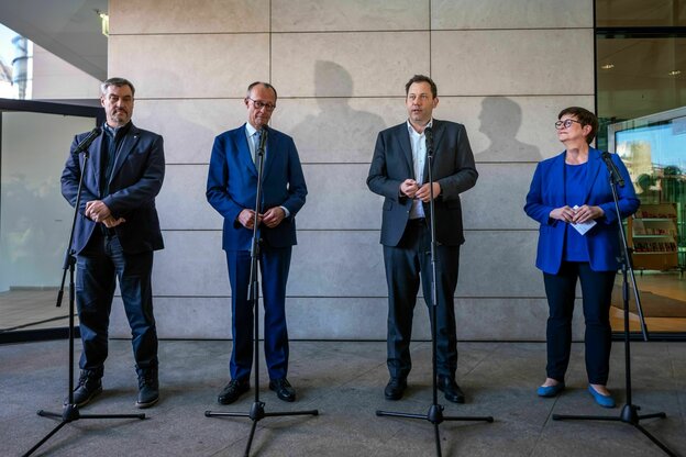 Merz, Söder, Klingbeil und Esken treten im Willy-Brandt-Haus vor die Presse