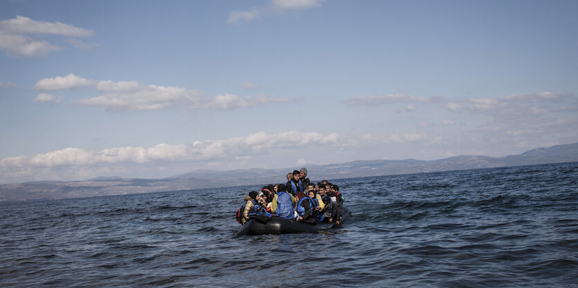 Flüchtlingsboot vor Lesbos