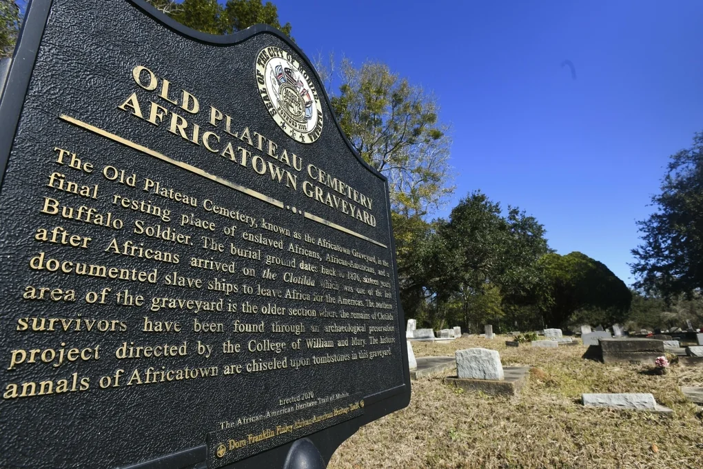 Grabsteine auf dem Old Plateau Cemetary in der Nähe von Mobile im Bundesstaat Alabama.