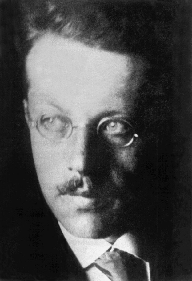 schwarzweißporträt Rosenzweigs, er trägt eine Brille