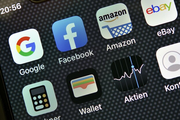 apps von google facebook amazon auf einem display