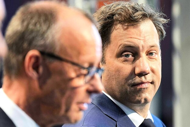Bei der Vorstellung des Koalitionsvertrags runzelt Lars Klingbeil die Stirn