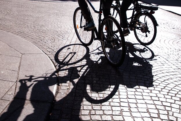 Schatten von zwei Radfahrern