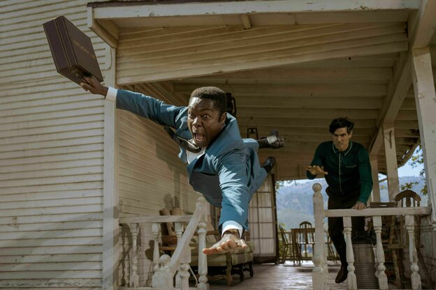 Hampton Chambers (David Oyelowo) fliegt von der Veranda