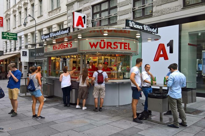 Ein Würstelstand in Wien