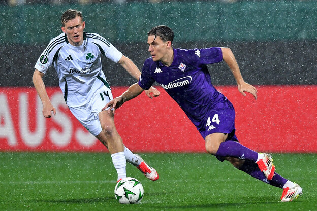 Spielszene mit Nicolò Fagioli am Ball für Fiorentina