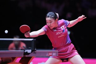 Miwa Harimoto an der Tischtennisplatte in Aktion