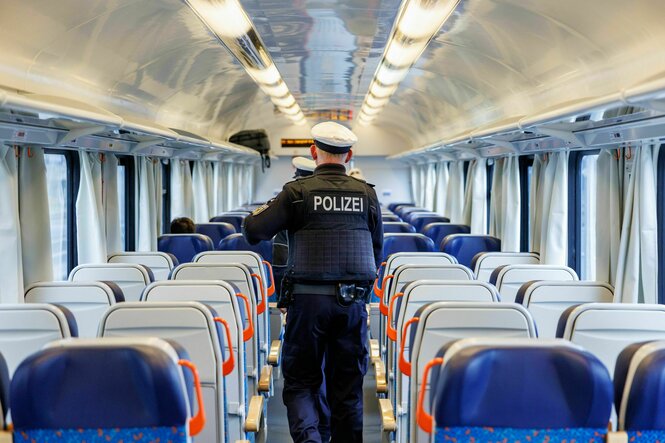 Grenzkontrolle im Zug.