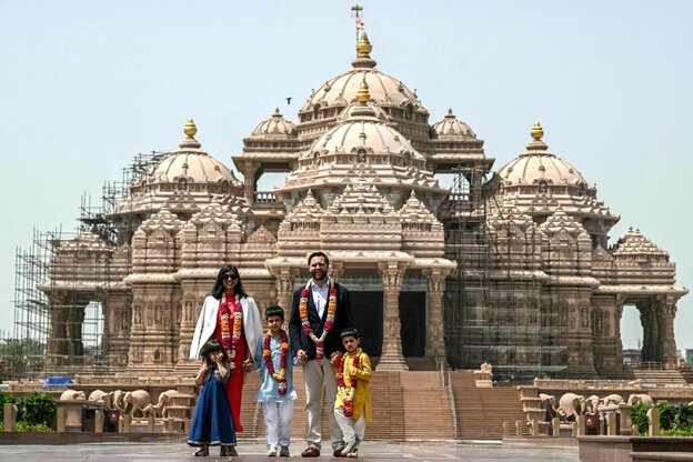 Familie Vance vor dem hinduistischen Aksharddham-Tempel am Montag in Neu-Delhi.